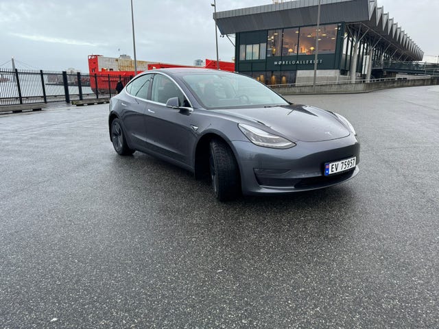 5YJ3E7EAXKF318415 2019 TESLA MODEL 3-2