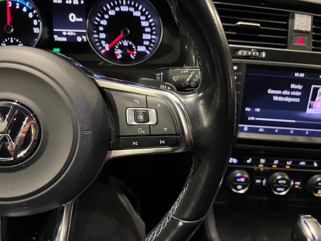 2015 VOLKSWAGEN GOLF - 23