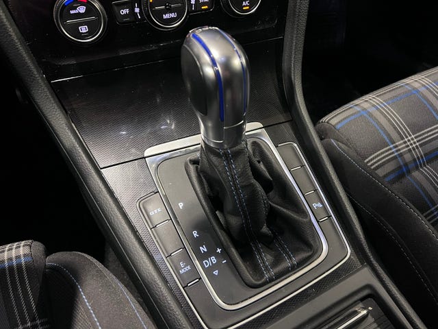 2015 VOLKSWAGEN GOLF - 20