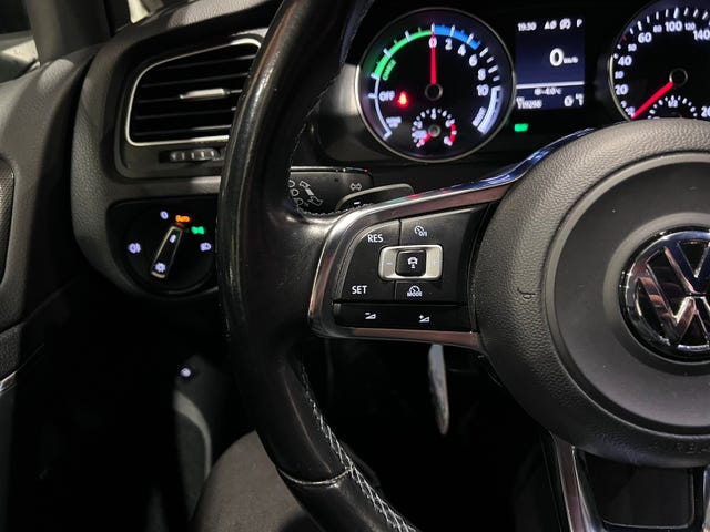 2015 VOLKSWAGEN GOLF - 24