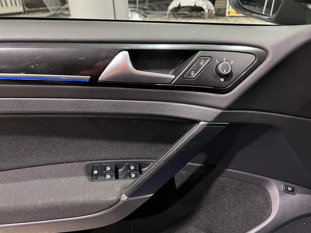 2015 VOLKSWAGEN GOLF - 25