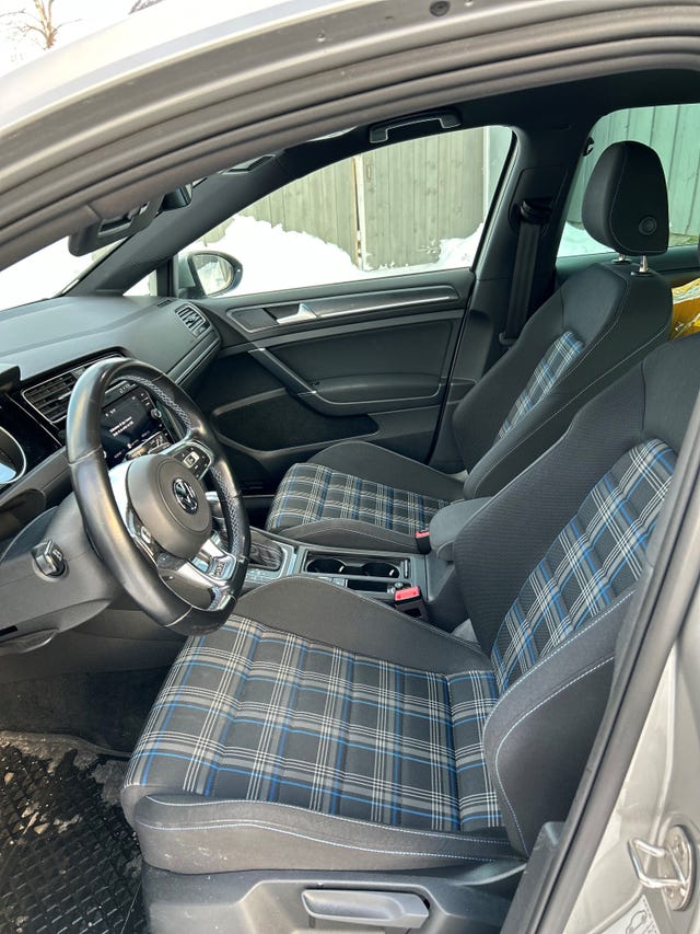 2019 VOLKSWAGEN GOLF - 9