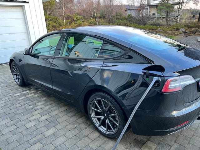 5YJ3E7EB9MF837497 2021 TESLA MODEL 3-4