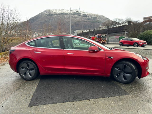 5YJ3E7EB8KF225336 2019 TESLA MODEL 3-2