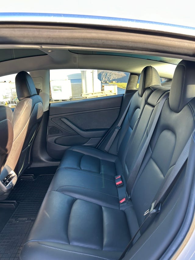 5YJ3E7EA1KF376994 2019 TESLA MODEL 3-4