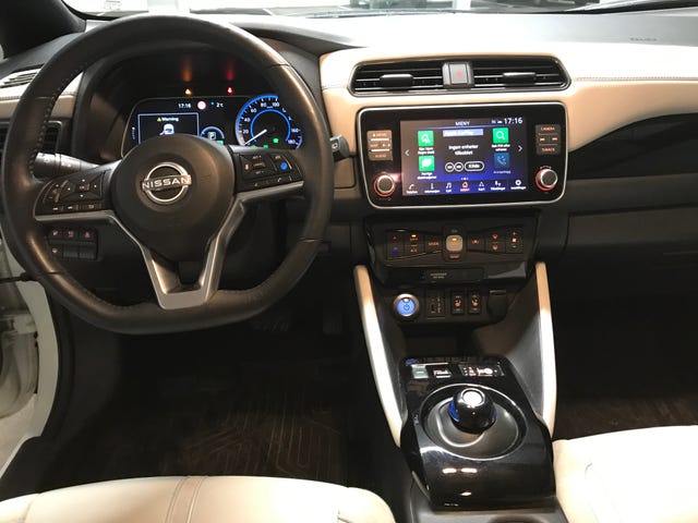 2022 NISSAN LEAF - 18