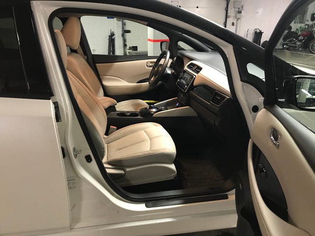 2022 NISSAN LEAF - 12