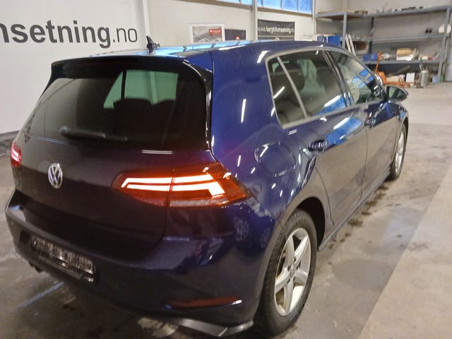 WVWZZZAUZJW802049 2018 VOLKSWAGEN GOLF-4