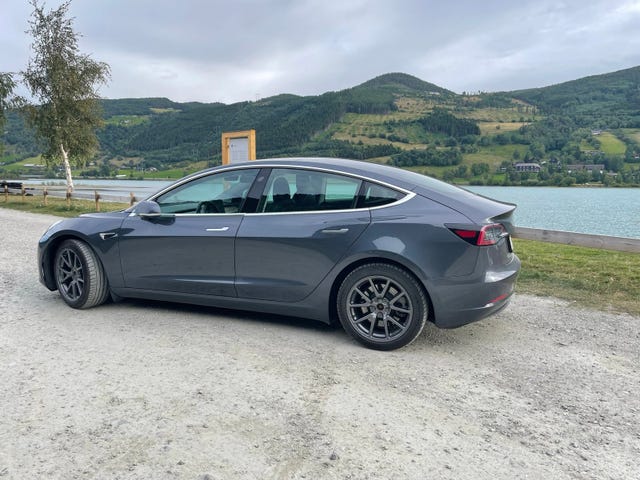 5YJ3E7EB1KF229826 2019 TESLA MODEL 3-5