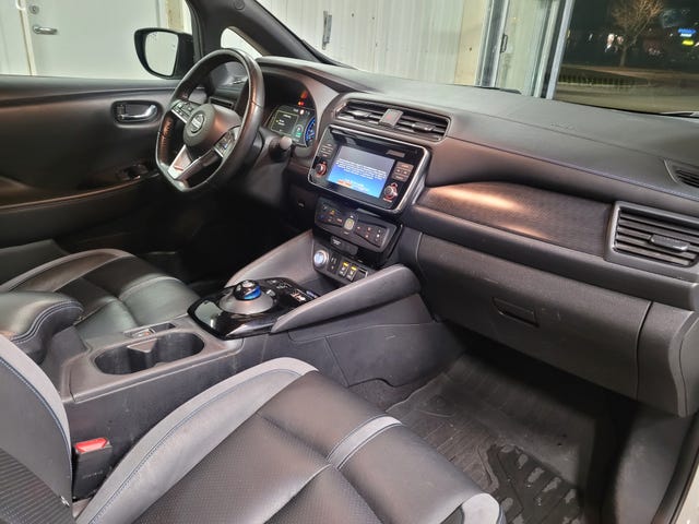 2018 NISSAN LEAF - 11