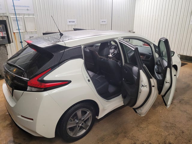 2018 NISSAN LEAF - 18