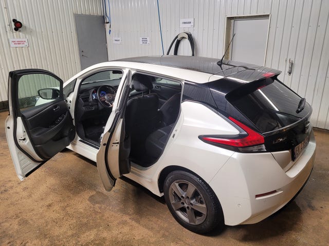 2018 NISSAN LEAF - 19