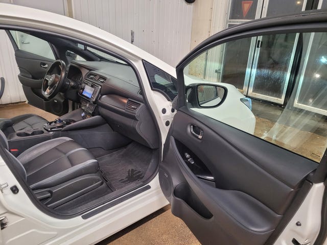 SJNFAAZE1U0026981 2018 NISSAN LEAF-2