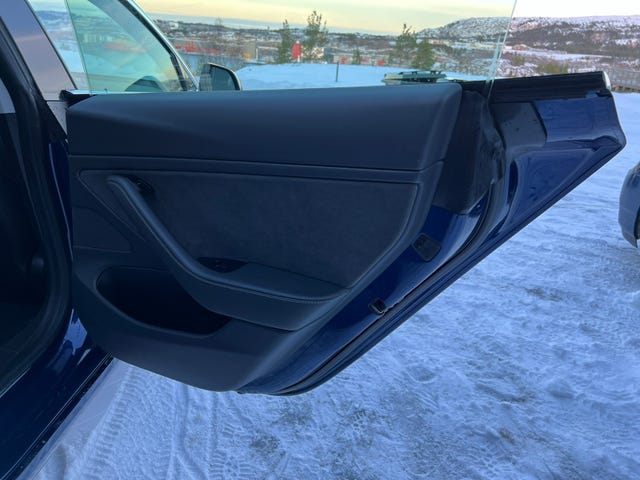 5YJ3E7EB3KF334240 2019 TESLA MODEL 3-5