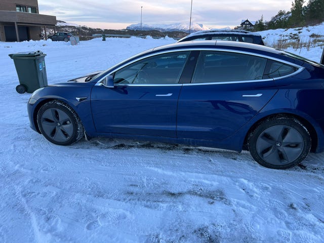 5YJ3E7EB3KF334240 2019 TESLA MODEL 3-4