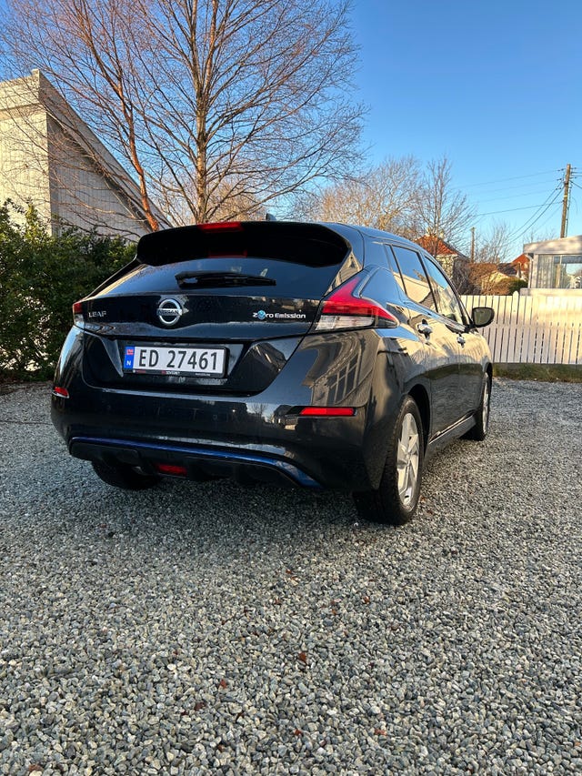 2021 NISSAN LEAF - 11