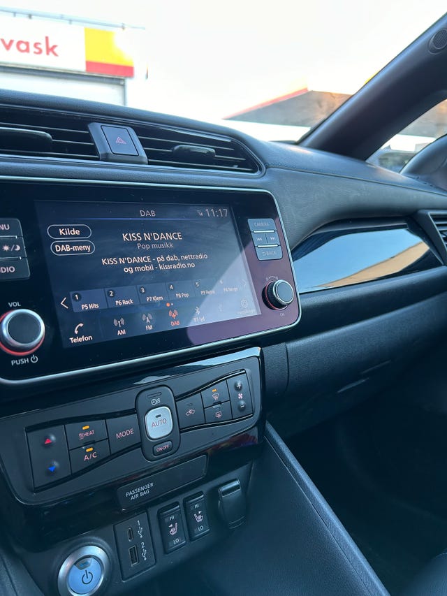 2021 NISSAN LEAF - 8