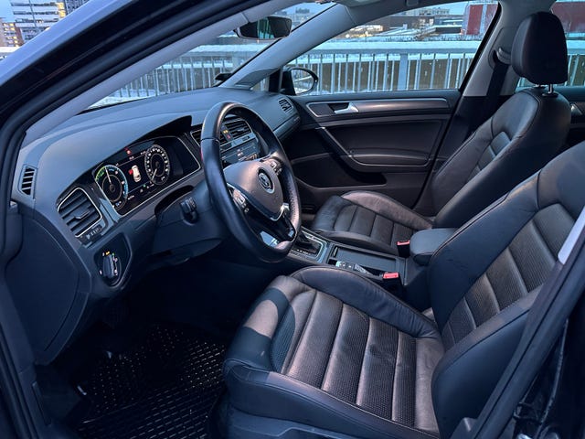 2019 VOLKSWAGEN GOLF - 8