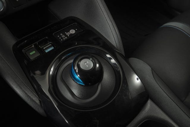 2020 NISSAN LEAF - 17