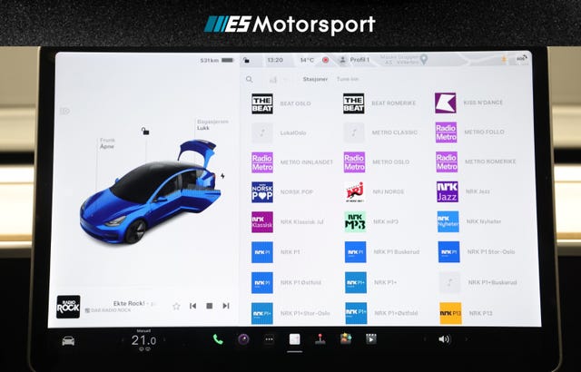 2022 TESLA MODEL 3 - 31