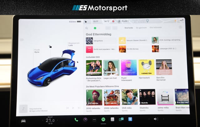 2022 TESLA MODEL 3 - 27