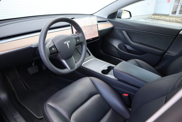 5YJ3E7EB8MF830945 2021 TESLA MODEL 3-4