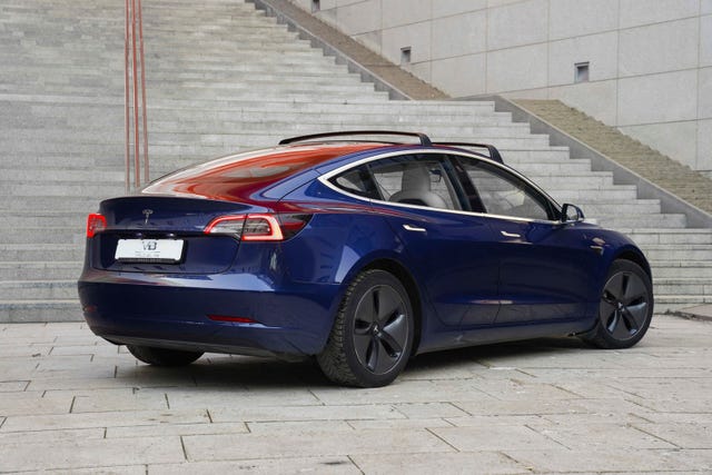 5YJ3E7EB8KF203076 2019 TESLA MODEL 3-5