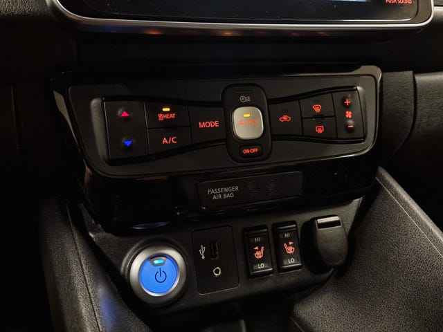 2019 NISSAN LEAF - 19