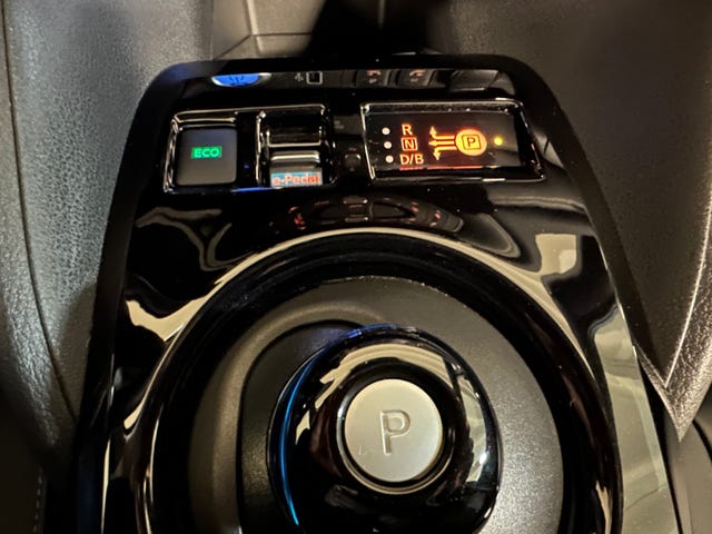 2020 NISSAN LEAF - 16