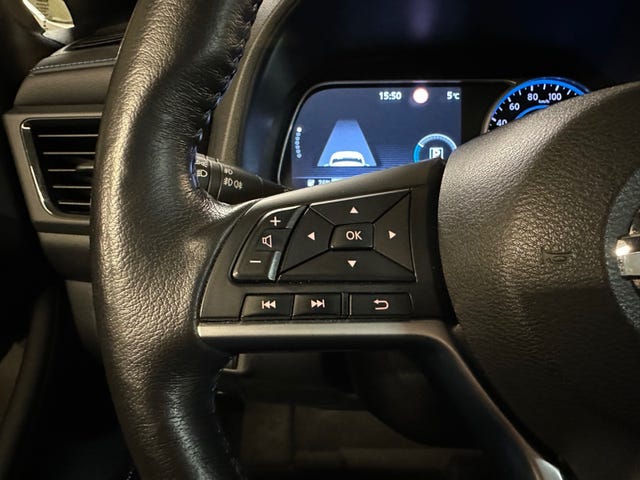 2020 NISSAN LEAF - 10