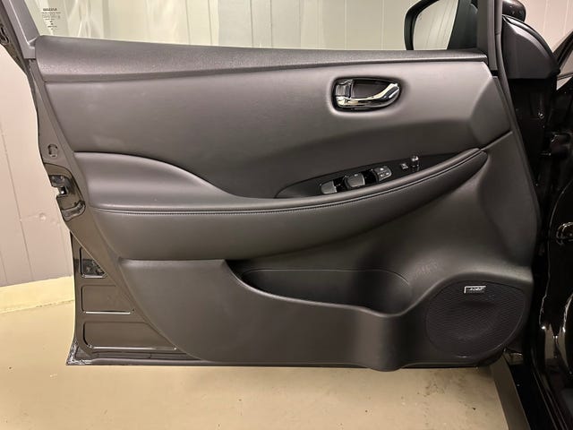2020 NISSAN LEAF - 18