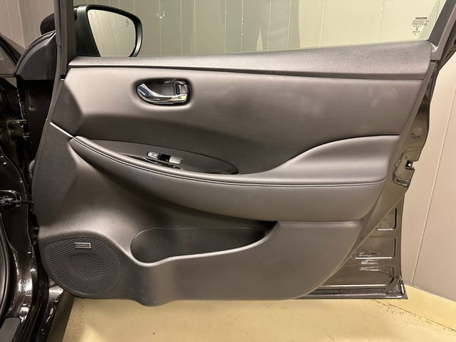 2020 NISSAN LEAF - 23