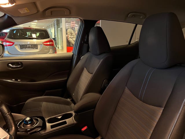 2019 NISSAN LEAF - 26