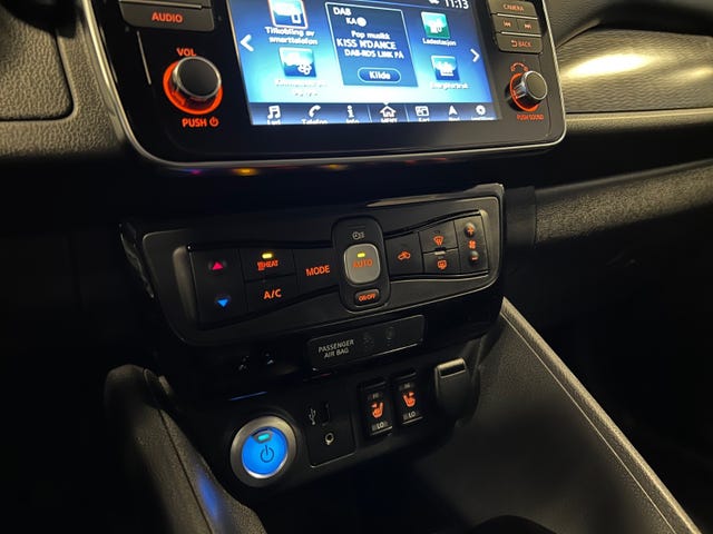 2019 NISSAN LEAF - 25