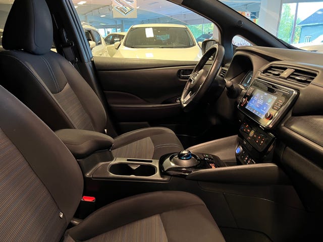 2019 NISSAN LEAF - 30