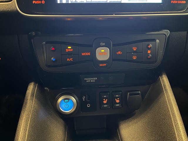 2019 NISSAN LEAF - 32