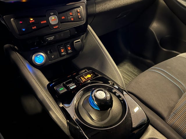 2019 NISSAN LEAF - 28