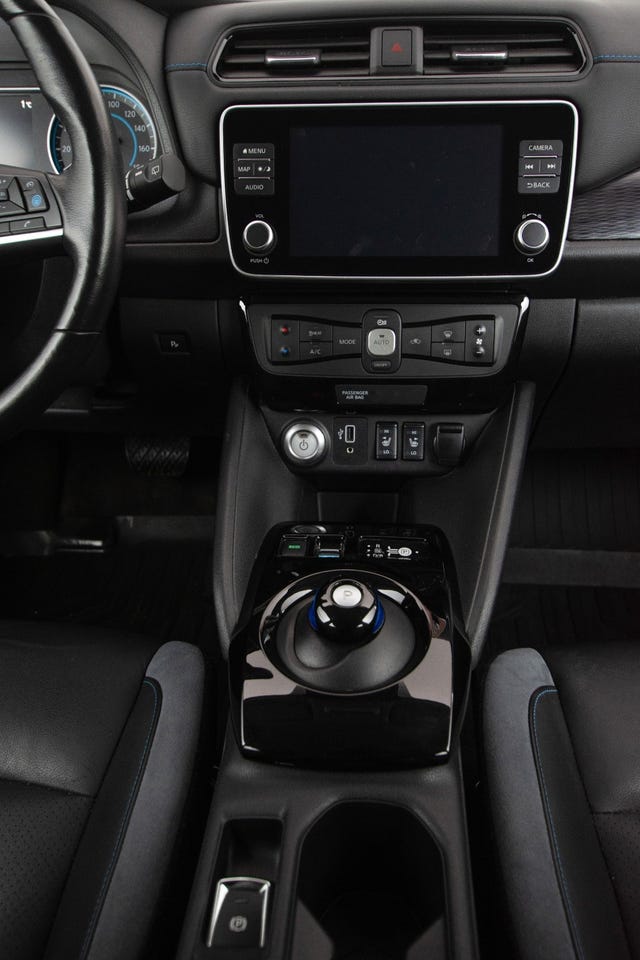 2019 NISSAN LEAF - 24