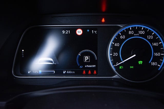 2019 NISSAN LEAF - 19