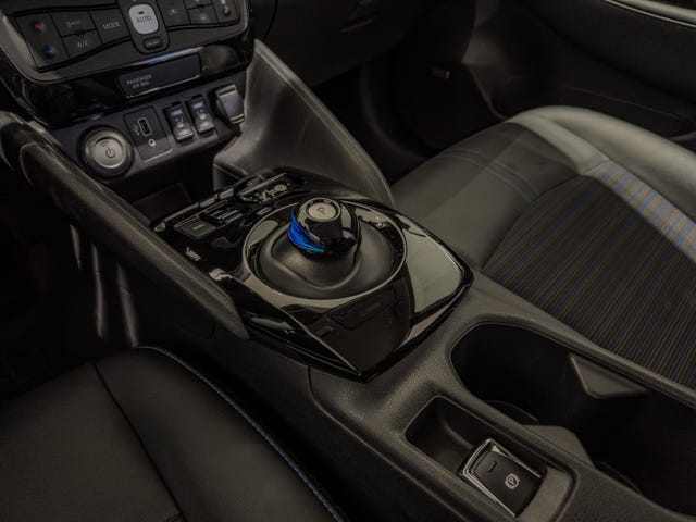 2020 NISSAN LEAF - 26