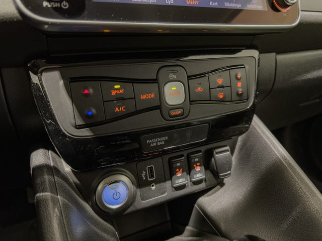 2020 NISSAN LEAF - 25