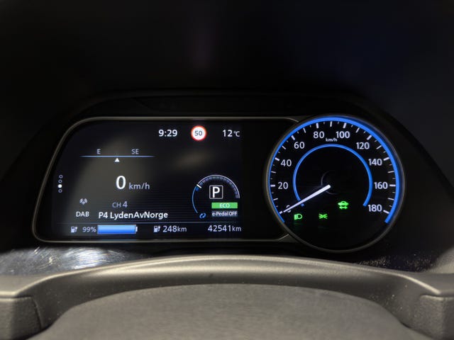 2020 NISSAN LEAF - 17