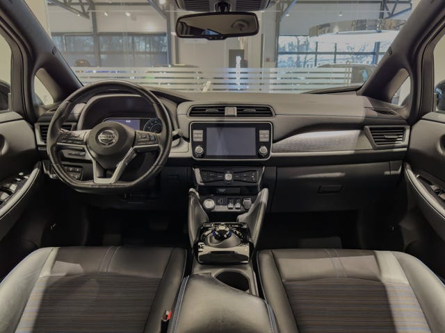 2020 NISSAN LEAF - 11