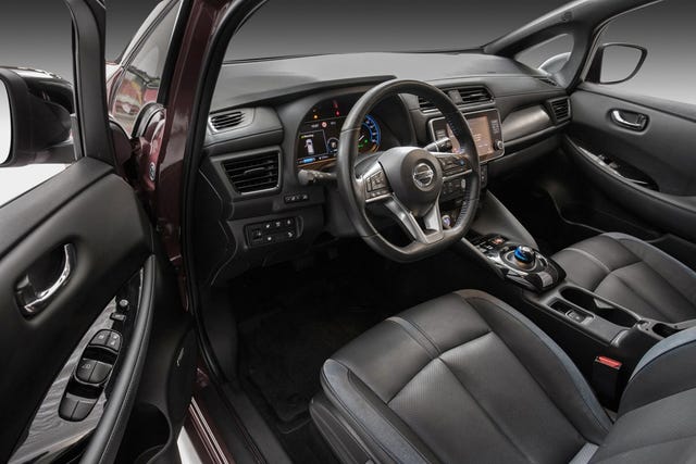 2020 NISSAN LEAF - 10