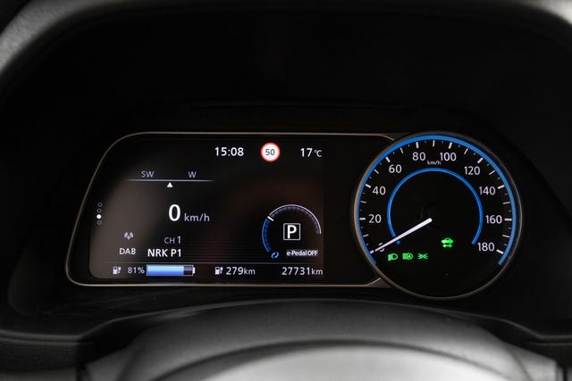 2020 NISSAN LEAF - 11