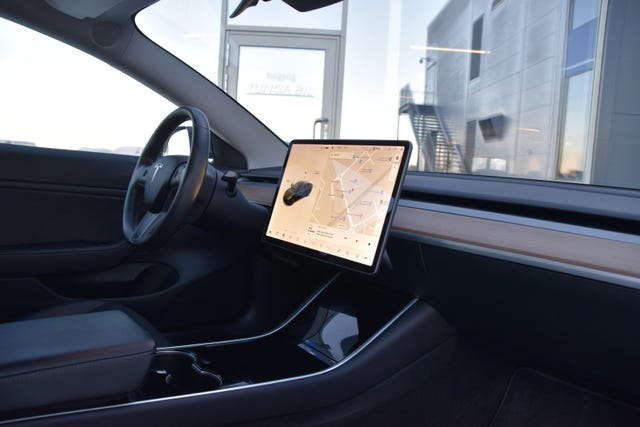2019 TESLA MODEL 3 - 16