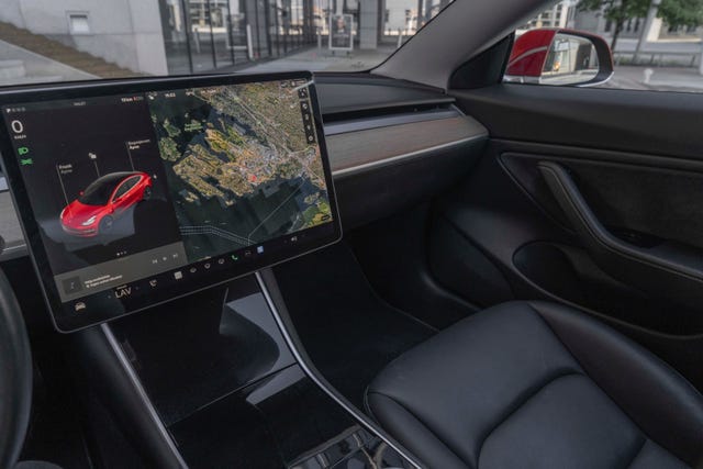 2019 TESLA MODEL 3 - 12