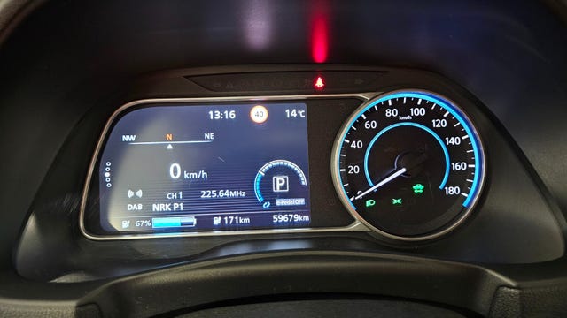 2019 NISSAN LEAF - 25