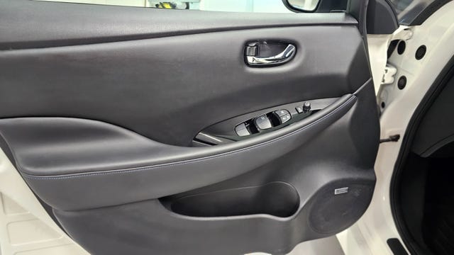 2019 NISSAN LEAF - 19