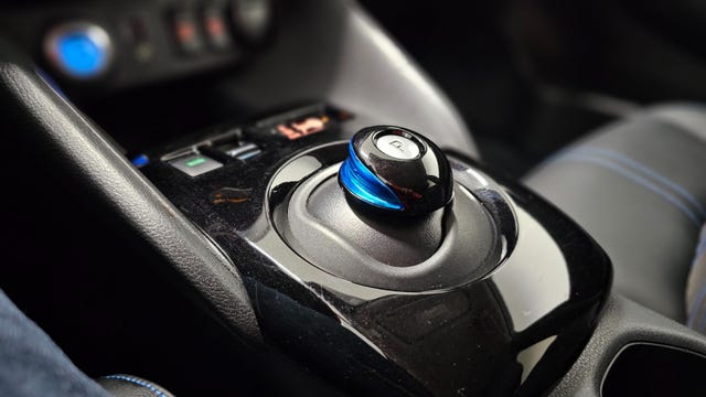 2019 NISSAN LEAF - 26